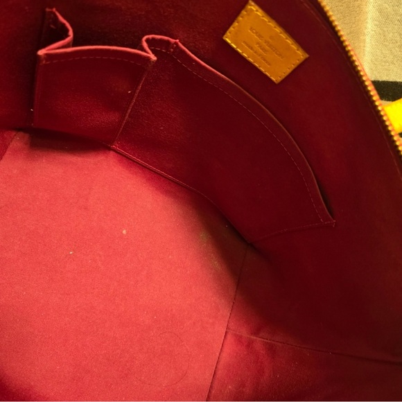 Louis Vuitton Red Patent Leather Tote Bag Matching wallet set - Picture 13 of 14